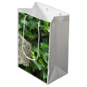 Ivy and Lichens - Martha's Vineyard Mittlere Geschenktüte (Vorderseite Schrägansicht)