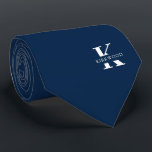 Ivy League Blue | Elegante Monogramm Name |zweisei Krawatte<br><div class="desc">Eine elegante Krawatte mit einem kühnen weißen Monogramm über einen tiefen Ivy League Blue Hintergrund. Zusätzlich zu diesem Monogramm sitzt Ihr Vor- oder Nachname in allen Hauptstädte. Wenn Sie einen mutigeren Blick auf den persönlichen Namen im großen Buchstaben bevorzugen, können Sie folgendes tun: Benutzen Sie die Funktion Anpassen/Bearbeiten und klicken...</div>