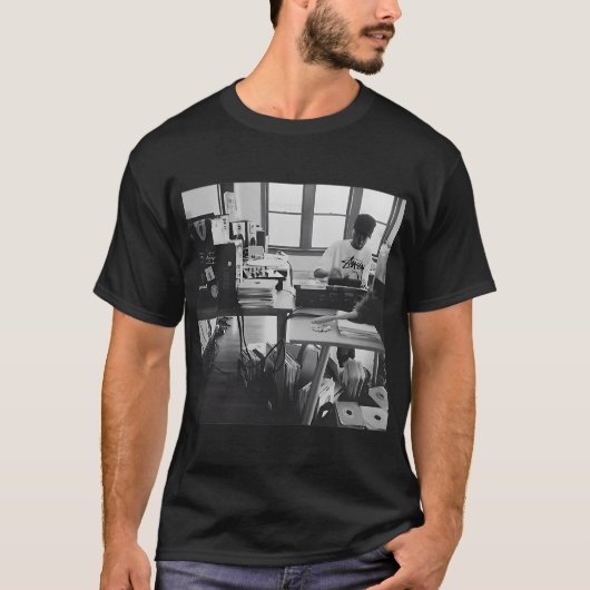 J Dilla Home Studio T-Shirt (Vorderseite)