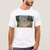J. Harrington House, Village Green T-Shirt (Vorderseite)