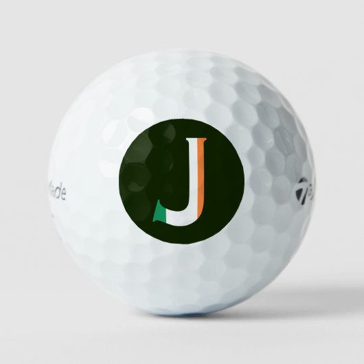 J Monogram überlagert sich auf irischer Flagge tmt Golfball (Vorderseite)