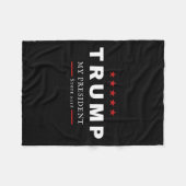 J Trump ist mein Präsident seit 2016 Maga Patrioti Fleecedecke (Vorderseite (Horizontal))