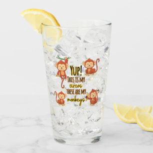 Ja! Das ist mein Zirkus, das sind meine vier Affen Glas