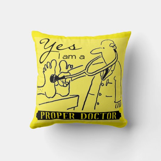 Ja, ich bin ein richtiger Arzt. Schwarz & Gelb. Kissen (Rückseite)