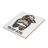 Ja, ich bin ein Trump-Mädchen, das sich darüber hi Fliese (Seite)