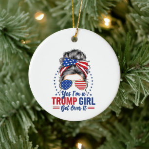 Ja, ich bin ein Trump-Mädchen, das sich darüber hi Keramik Ornament