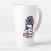 Ja, ich bin ein Trump-Mädchen, das sich darüber hi Milchtasse (Rechte Ecke)