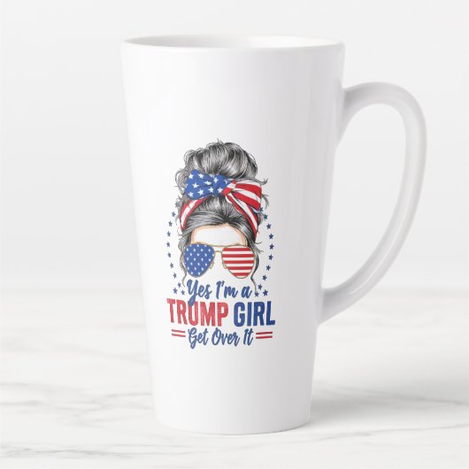 Ja, ich bin ein Trump-Mädchen, das sich darüber hi Milchtasse (Rechts)