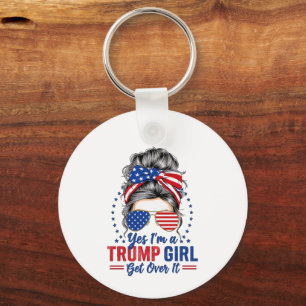 Ja, ich bin ein Trump-Mädchen, das sich darüber hi Schlüsselanhänger