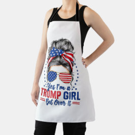 Ja, ich bin ein Trump-Mädchen, das sich darüber hi Schürze