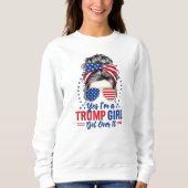 Ja, ich bin ein Trump-Mädchen, das sich darüber hi Sweatshirt (Vorderseite)