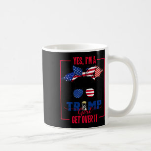 Ja, ich bin ein Trump-Mädchen, das sich Trump 2024 Kaffeetasse