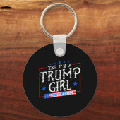 Ja, ich bin ein Trump-Mädchen, das Trumps Geschenk Schlüsselanhänger (Vorderseite)