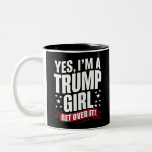 Ja, ich bin ein Trump-Mädchen, komm darüber hinweg Zweifarbige Tasse