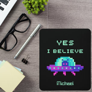 Ja, ich glaube, Alien Flying UFO Spaceship Pixel A Mousepad