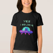 Ja, ich glaube, Alien Flying UFO Spaceship Pixel A Tri-Blend Shirt (Vorderseite)
