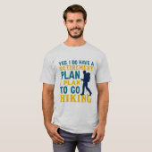 Ja, ich habe einen Ruhestandsplan: Wanderabenteuer T-Shirt (Vorne ganz)