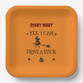 Ja, ich kann einen Stick fahren, sagt die Hexe Pappteller