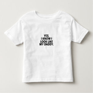 JA, ICH WEISS, DASS ICH WIE MEIN DADDY AUSSEHE KLEINKIND T-SHIRT