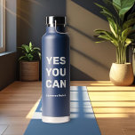 Ja, Sie können | Einfache Personalisierte Bezeichn Trinkflasche<br><div class="desc">Ja, Sie können | Einfach Personalisierter Name Modernes Kupfervakuum-Insulated Water Flasche Design. Sie können die Wörter "JA, DU KANNST" verlassen oder mit deinem eigenen Text personalisieren. Fügen Sie auch Ihren Namen hinzu. Es ist einfach und einfach, um Ihre Bedürfnisse anzupassen. Ideal, um Uni Geschenke zu gehen oder für jemanden, der...</div>