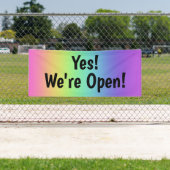 Ja! Wir sind offen! Regenbogenbanner Banner (Insitu)