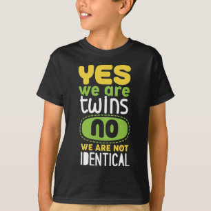 Ja, wir sind Zwillinge nein, wir sind nicht identi T-Shirt