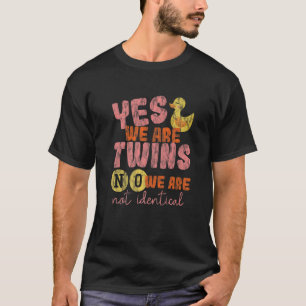 Ja, wir sind Zwillinge nein, wir sind nicht identi T-Shirt