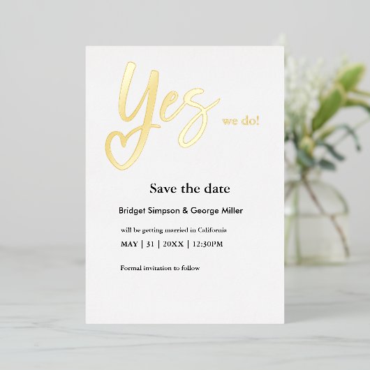 Ja Wir tun weiße Goldhochzeit speichern das Datum Folieneinladung (Stehend vorne)