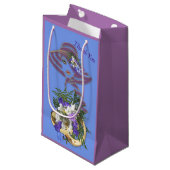 Jacaranda Blooms & Lily Bouquet Geschenktasche Kleine Geschenktüte (Vorderseite Schrägansicht)