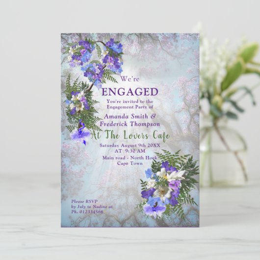 Jacaranda Blooms & Lily Bouquet Party Einladung (Stehend Vorderseite)