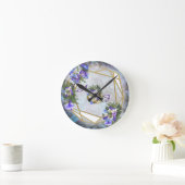 Jacaranda Blooms & Lily  Bouquet Runde Wanduhr (Zuhause)
