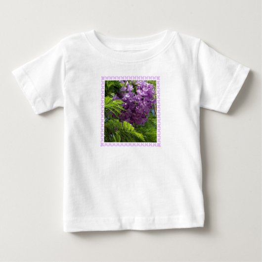 Jacaranda und Butterfliegen T - Shirt (Vorderseite)