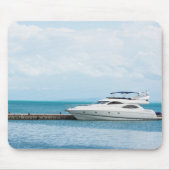 Jacht auf Bootsanlegestelle Mousepad (Vorne)