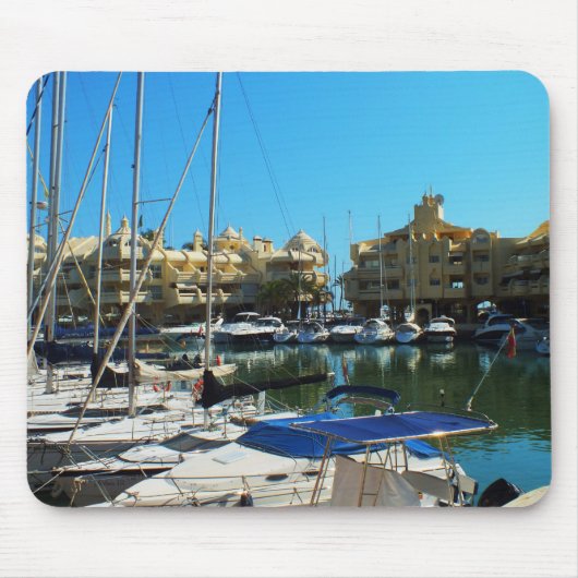 Jacht in Benalmadena, Spanien Mousepad (Vorne)