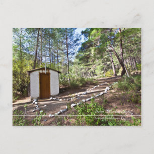 Jachthafen-Kapelle im zyprischen Wald Postkarte