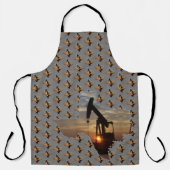 Jack der Ölpumpe bei Sonnenuntergang Schürze (Vorderseite)