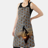 Jack der Ölpumpe bei Sonnenuntergang Schürze (InSitu)