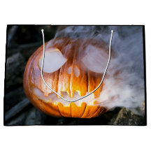 Jack-o-Lantern des kopflosen Pferdes Kopf an Flamm