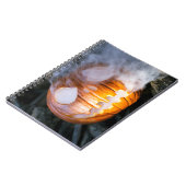 Jack-o-Lantern Halloween Pumpkin Kopf auf Feuer Notizblock (Linke Seite)