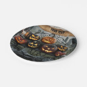 Jack-o'-Lanterns mit Spinnennetzen Pappteller (Schrägansicht)