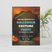 Jack-O'-Laterne auf Herbstwaldweg Halloween Einladung (Stehend Vorderseite)