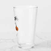 Jack-o’-Laterne und ein weißes Ghost-Boom Hallowee Glas (Links)