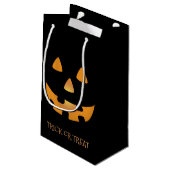 Jack o Laternengesicht auf schwarzem Hintergrund Kleine Geschenktüte (Rückseite Schrägansicht)