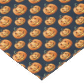 Jack O'Lanterns auf schwarz Tischdecke (Schrägansicht)