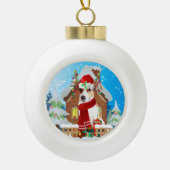 Jack Russell Hund mit Weihnachtsgeschenken Keramik Kugel-Ornament (Vorderseite)