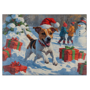 Jack Russell läuft im Schnee mit Weihnachtsmütze Schneidebrett