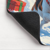 Jack Russell läuft in Snow mit Weihnachtsmütze Mousepad (Ecke)
