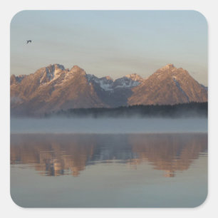 Jackson Lake Damm Reflexion im Grand Teton Park Quadratischer Aufkleber