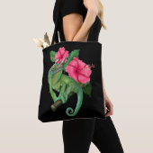 Jackson's Chameleon mit Hibiskus Tasche (Von Nahem)