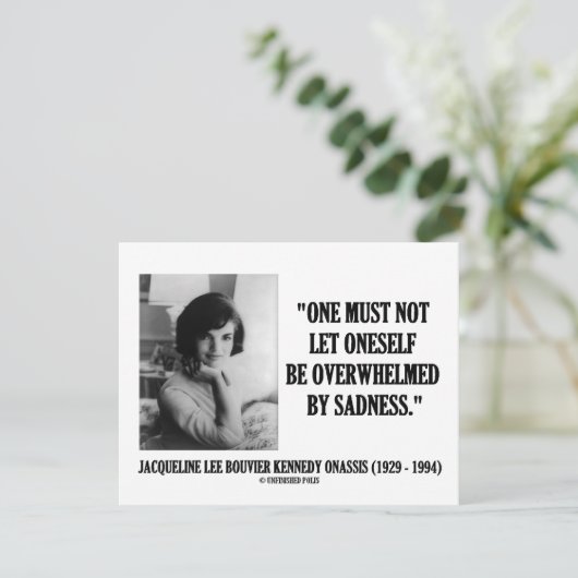 Jacqueline Kennedy wird nicht von Traurigkeit über (Stehend Vorderseite)